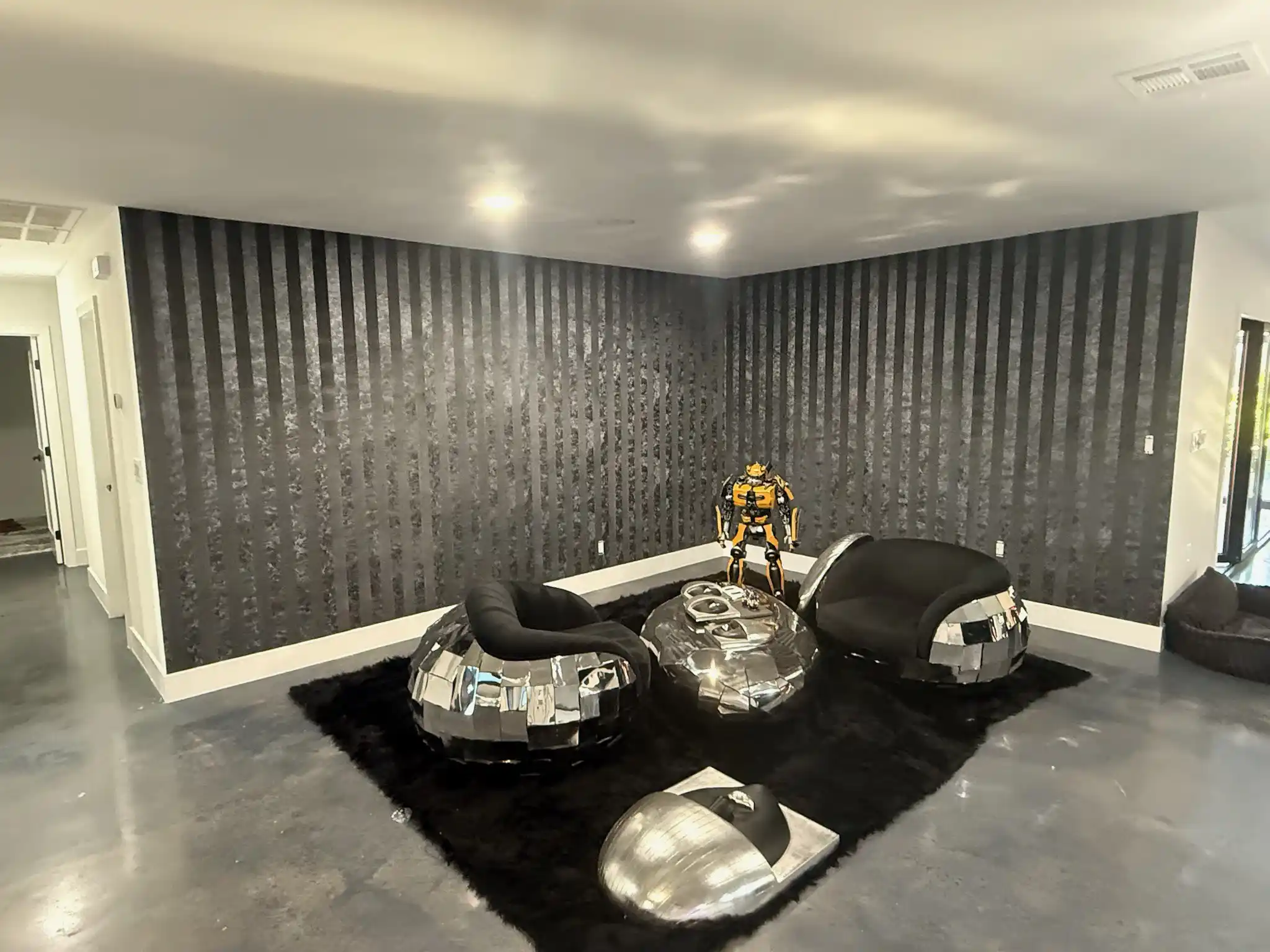 Dark panel wallpaper in a modern sitting area
